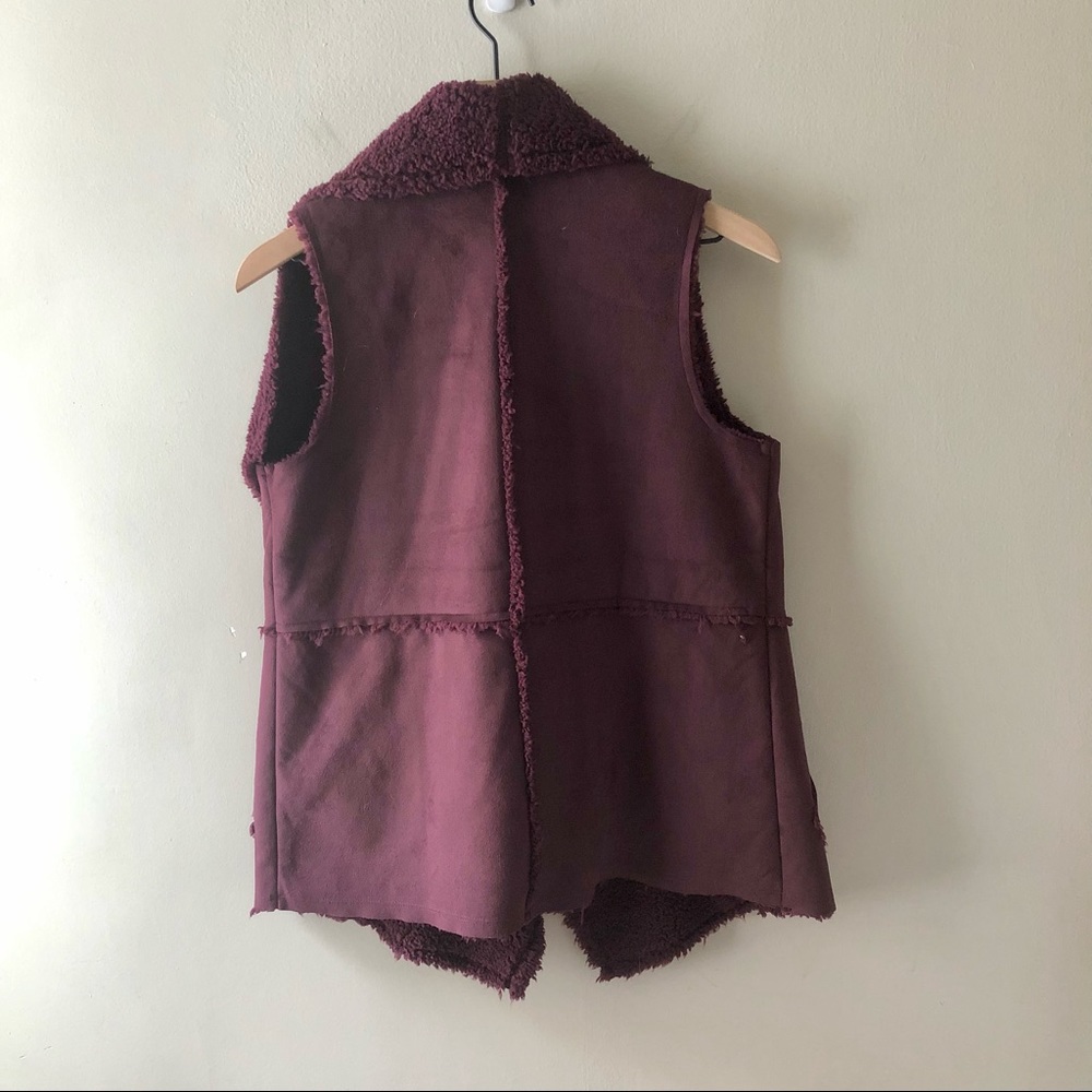 CASLON Plum Faux Fur & Suede Open Front Vest - Picture 3 of 6